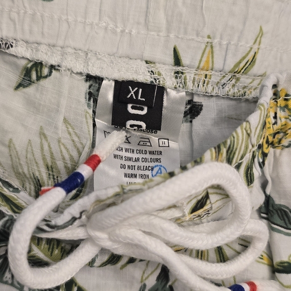 Button down, pineapple short set - Picture 3 of 4